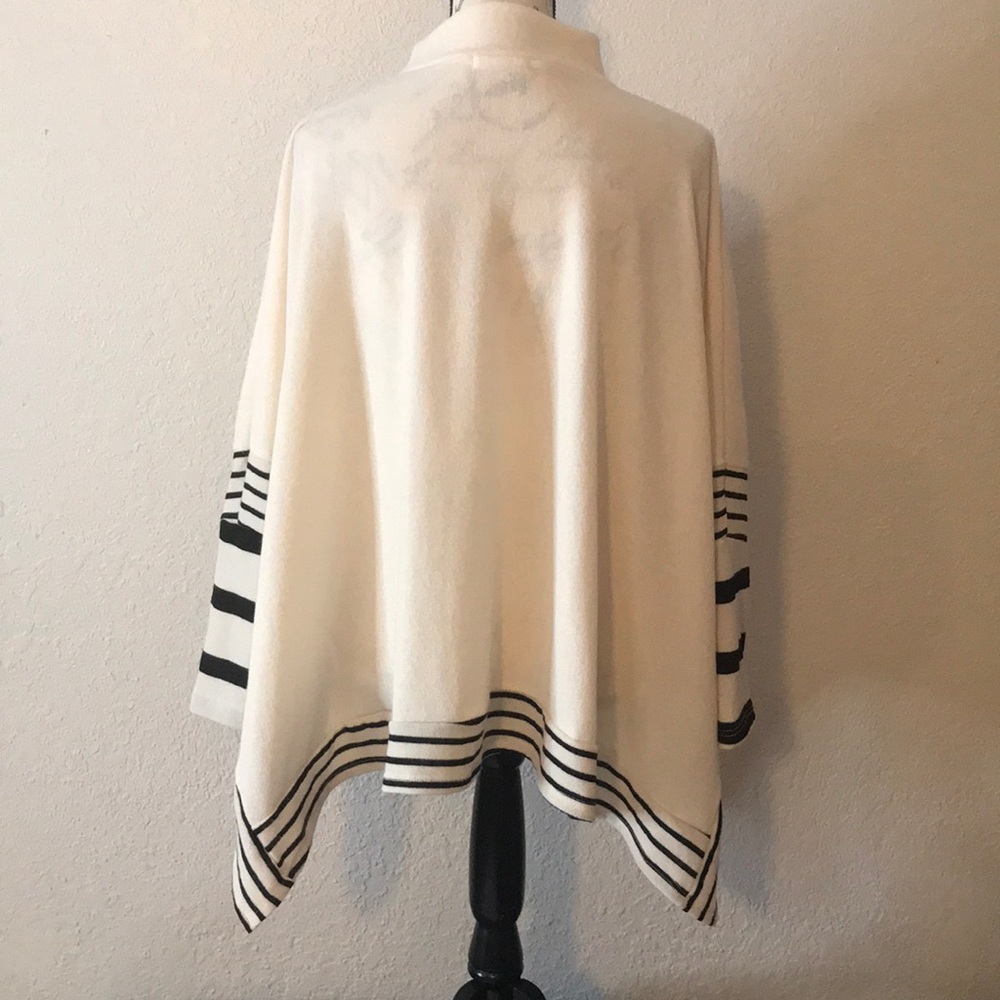 ❤️ Stripe Contrast Poncho Top ❤️ - Picture 5 of 5